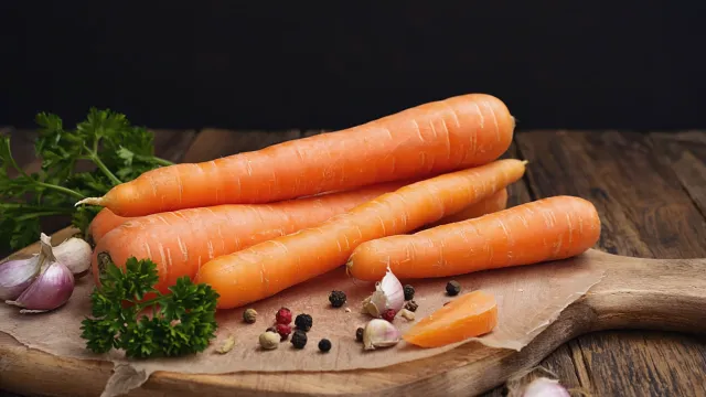 Garlic Herb Roasted Carrots (Crispy, Savory & Garden-Fresh)